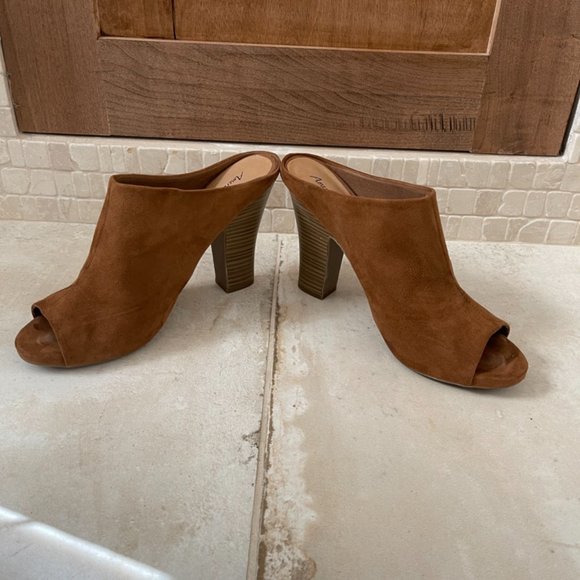 America Eagle Outfitters Open Toe Suede Mules - Picture 3 of 10